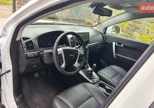 Белый Шевроле Каптива, объемом двигателя 2.2 л и пробегом 219 тыс. км за 9997 $, фото 49 на Automoto.ua