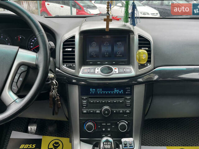 Белый Шевроле Каптива, объемом двигателя 2.23 л и пробегом 115 тыс. км за 9650 $, фото 23 на Automoto.ua