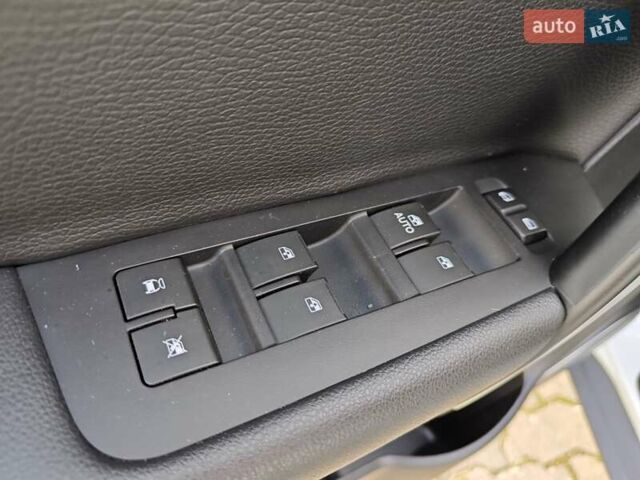 Белый Шевроле Каптива, объемом двигателя 2.2 л и пробегом 112 тыс. км за 13750 $, фото 79 на Automoto.ua