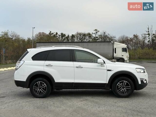 Белый Шевроле Каптива, объемом двигателя 2.2 л и пробегом 150 тыс. км за 12200 $, фото 6 на Automoto.ua