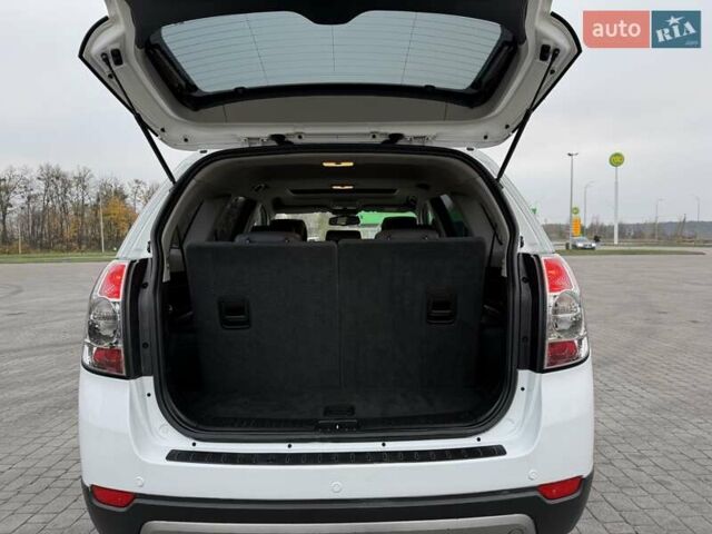 Белый Шевроле Каптива, объемом двигателя 2.2 л и пробегом 150 тыс. км за 12200 $, фото 35 на Automoto.ua