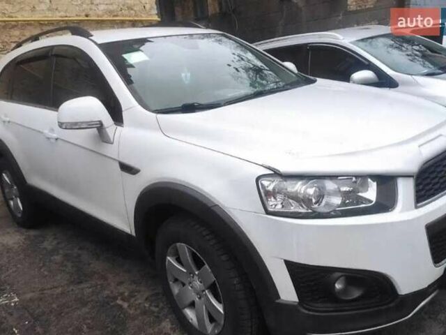 Белый Шевроле Каптива, объемом двигателя 2.4 л и пробегом 260 тыс. км за 9900 $, фото 3 на Automoto.ua
