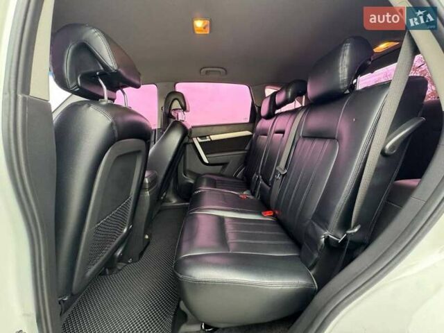 Белый Шевроле Каптива, объемом двигателя 2 л и пробегом 181 тыс. км за 10600 $, фото 16 на Automoto.ua