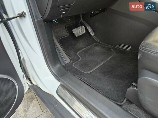 Белый Шевроле Каптива, объемом двигателя 2.2 л и пробегом 205 тыс. км за 11900 $, фото 18 на Automoto.ua