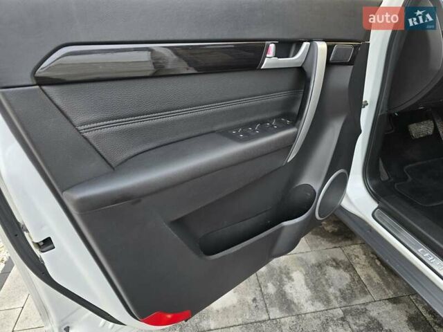 Белый Шевроле Каптива, объемом двигателя 2.2 л и пробегом 205 тыс. км за 11900 $, фото 14 на Automoto.ua