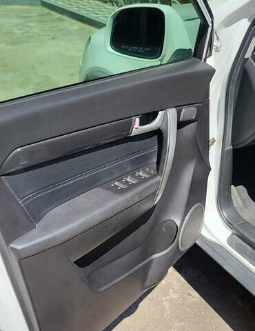 Білий Шевроле Каптіва, об'ємом двигуна 2.38 л та пробігом 250 тис. км за 11700 $, фото 17 на Automoto.ua