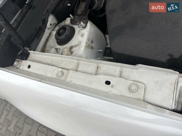 Белый Шевроле Каптива, объемом двигателя 2.2 л и пробегом 167 тыс. км за 12600 $, фото 24 на Automoto.ua