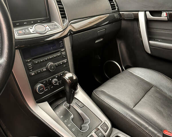 Шевроле Каптива 2013 в Луцке на Automoto.ua Белый Шевроле Каптива, объемом двигателя 2.23 л и пробегом 201 тыс. км за 10000 $, фото 10 на Automoto.ua