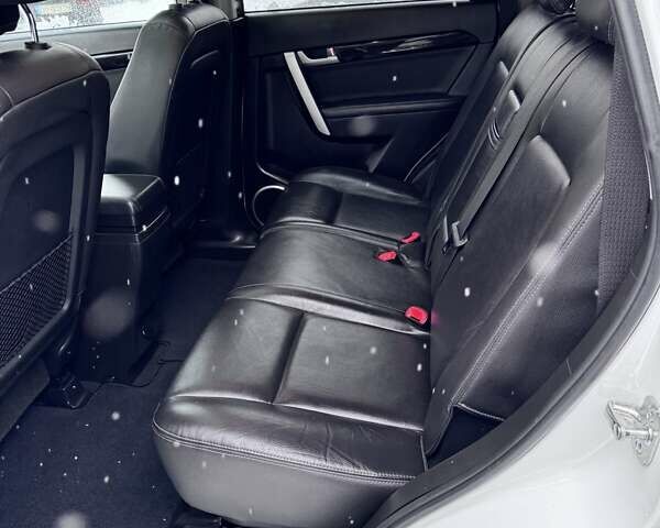 Белый Шевроле Каптива, объемом двигателя 2.2 л и пробегом 87 тыс. км за 12800 $, фото 26 на Automoto.ua