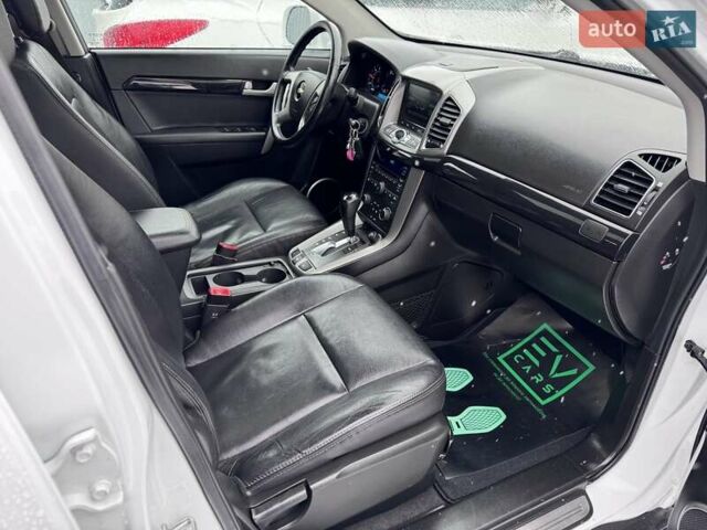 Белый Шевроле Каптива, объемом двигателя 2.2 л и пробегом 87 тыс. км за 12800 $, фото 16 на Automoto.ua