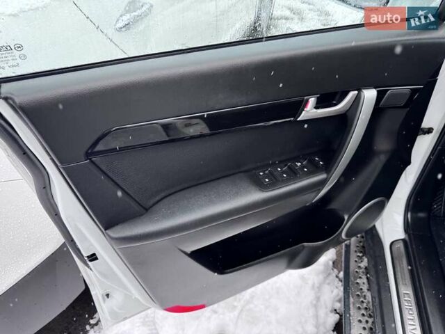 Белый Шевроле Каптива, объемом двигателя 2.2 л и пробегом 87 тыс. км за 12800 $, фото 27 на Automoto.ua