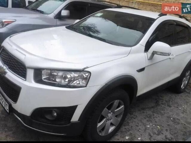 Белый Шевроле Каптива, объемом двигателя 2.4 л и пробегом 260 тыс. км за 9900 $, фото 1 на Automoto.ua