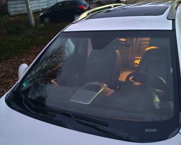 Белый Шевроле Каптива, объемом двигателя 2.23 л и пробегом 180 тыс. км за 14200 $, фото 6 на Automoto.ua