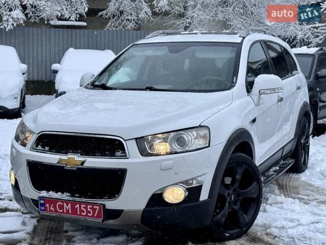 Белый Шевроле Каптива, объемом двигателя 2.2 л и пробегом 87 тыс. км за 12800 $, фото 2 на Automoto.ua