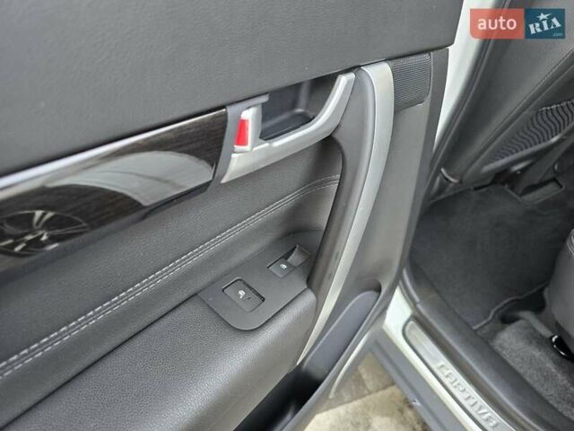 Белый Шевроле Каптива, объемом двигателя 2.2 л и пробегом 205 тыс. км за 11900 $, фото 28 на Automoto.ua