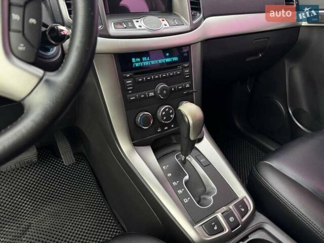 Белый Шевроле Каптива, объемом двигателя 2 л и пробегом 181 тыс. км за 10600 $, фото 12 на Automoto.ua