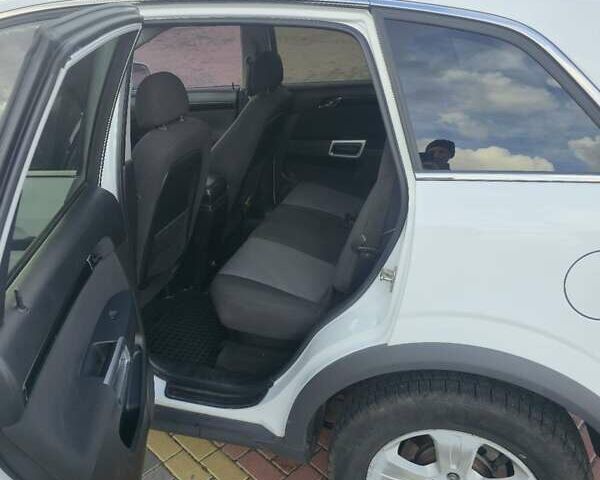 Шевроле Каптива 2013 в Ровно на Automoto.ua Белый Шевроле Каптива, объемом двигателя 2.38 л и пробегом 124 тыс. км за 8800 $, фото 13 на Automoto.ua