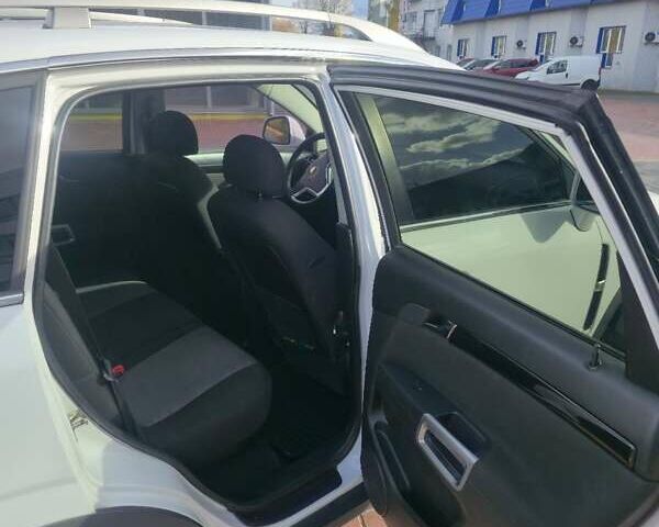 Шевроле Каптива 2013 в Ровно на Automoto.ua Белый Шевроле Каптива, объемом двигателя 2.38 л и пробегом 124 тыс. км за 8800 $, фото 11 на Automoto.ua