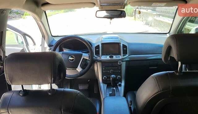 Білий Шевроле Каптіва, об'ємом двигуна 2.38 л та пробігом 250 тис. км за 11700 $, фото 2 на Automoto.ua