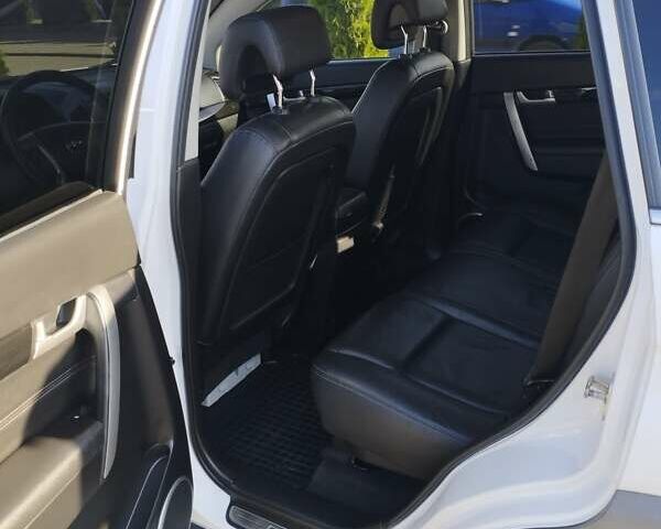 Белый Шевроле Каптива, объемом двигателя 2.23 л и пробегом 244 тыс. км за 13200 $, фото 5 на Automoto.ua