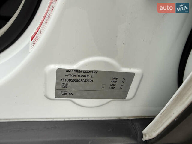 Білий Шевроле Каптіва, об'ємом двигуна 2.2 л та пробігом 220 тис. км за 12500 $, фото 31 на Automoto.ua