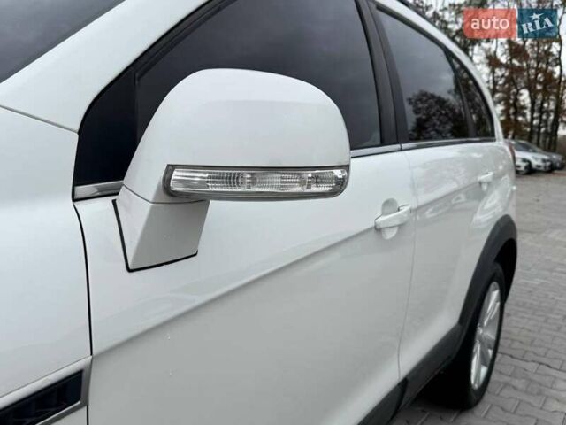Белый Шевроле Каптива, объемом двигателя 2 л и пробегом 181 тыс. км за 10600 $, фото 6 на Automoto.ua