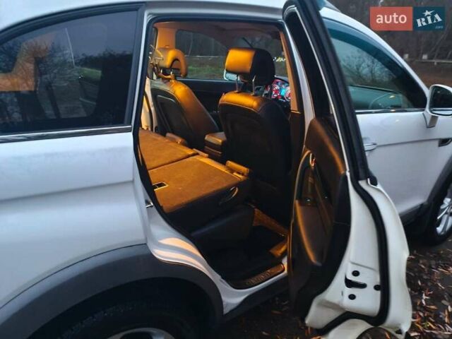 Белый Шевроле Каптива, объемом двигателя 2.23 л и пробегом 180 тыс. км за 14200 $, фото 2 на Automoto.ua