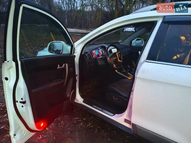 Белый Шевроле Каптива, объемом двигателя 2.23 л и пробегом 180 тыс. км за 14200 $, фото 28 на Automoto.ua