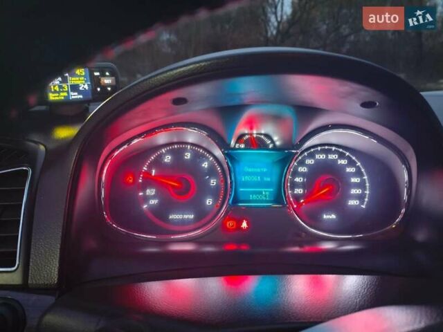 Белый Шевроле Каптива, объемом двигателя 2.23 л и пробегом 180 тыс. км за 14200 $, фото 3 на Automoto.ua