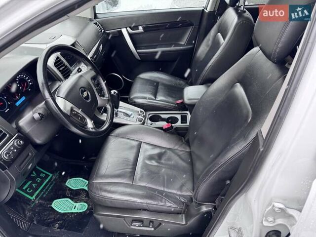 Белый Шевроле Каптива, объемом двигателя 2.2 л и пробегом 87 тыс. км за 12800 $, фото 28 на Automoto.ua