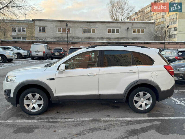 Шевроле Каптива 2013 в Киеве на Automoto.ua Белый Шевроле Каптива, объемом двигателя 2.38 л и пробегом 172 тыс. км за 11500 $, фото 1 на Automoto.ua