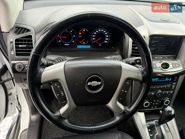 Белый Шевроле Каптива, объемом двигателя 2.2 л и пробегом 142 тыс. км за 12300 $, фото 105 на Automoto.ua