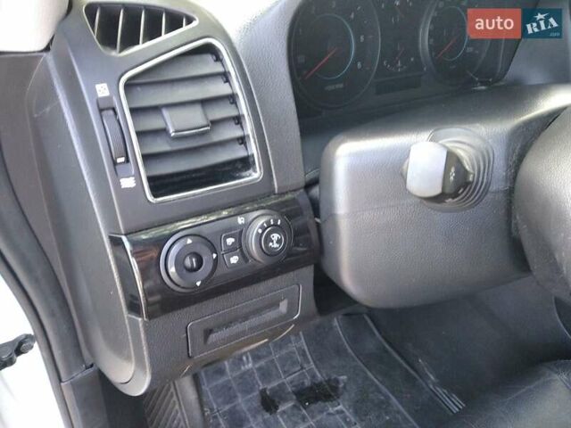 Белый Шевроле Каптива, объемом двигателя 2.2 л и пробегом 225 тыс. км за 10500 $, фото 9 на Automoto.ua