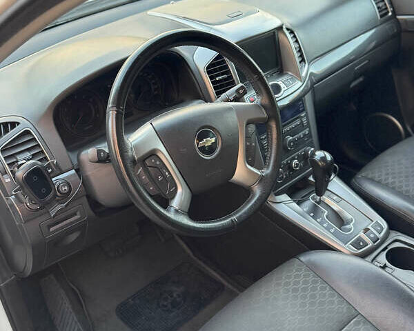 Шевроле Каптива 2013 в Киеве на Automoto.ua Белый Шевроле Каптива, объемом двигателя 2.38 л и пробегом 172 тыс. км за 11500 $, фото 2 на Automoto.ua