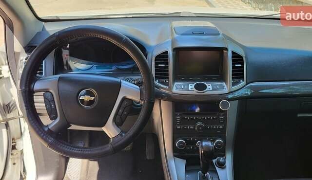 Білий Шевроле Каптіва, об'ємом двигуна 2.38 л та пробігом 250 тис. км за 11700 $, фото 3 на Automoto.ua