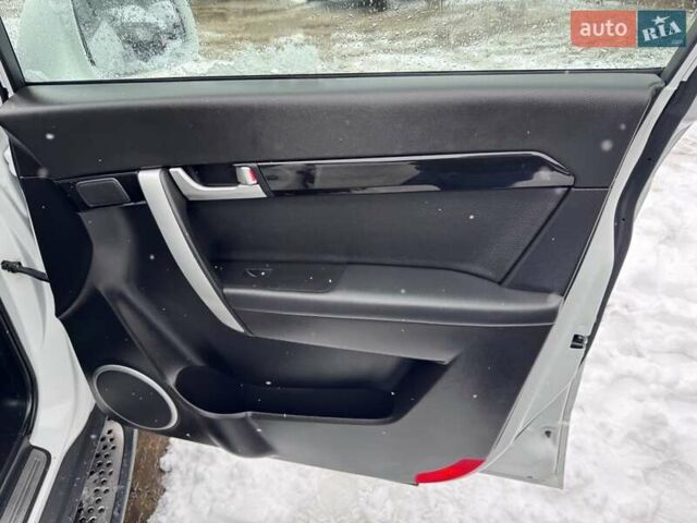 Белый Шевроле Каптива, объемом двигателя 2.2 л и пробегом 87 тыс. км за 12800 $, фото 21 на Automoto.ua