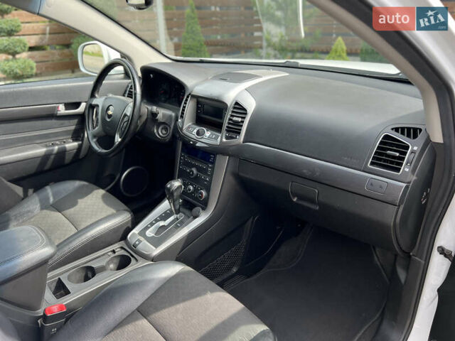 Белый Шевроле Каптива, объемом двигателя 2.2 л и пробегом 177 тыс. км за 12900 $, фото 24 на Automoto.ua