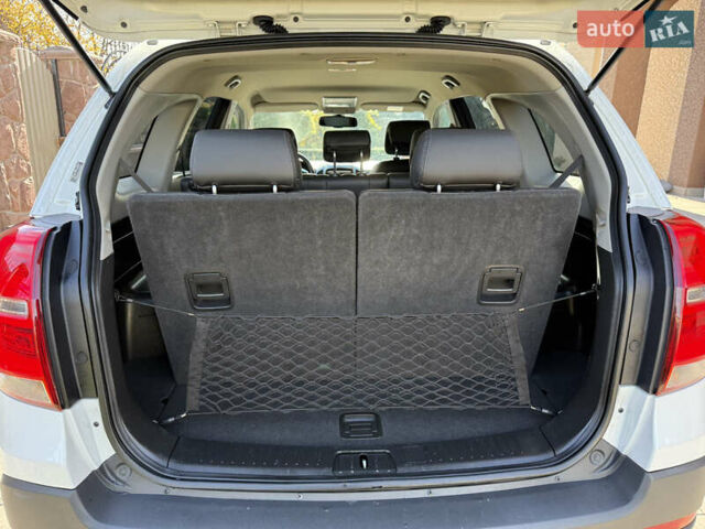 Білий Шевроле Каптіва, об'ємом двигуна 2.2 л та пробігом 200 тис. км за 13604 $, фото 61 на Automoto.ua