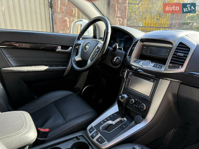 Білий Шевроле Каптіва, об'ємом двигуна 2.2 л та пробігом 200 тис. км за 13604 $, фото 80 на Automoto.ua