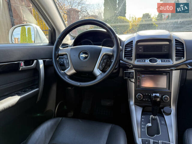 Білий Шевроле Каптіва, об'ємом двигуна 2.2 л та пробігом 200 тис. км за 13604 $, фото 72 на Automoto.ua