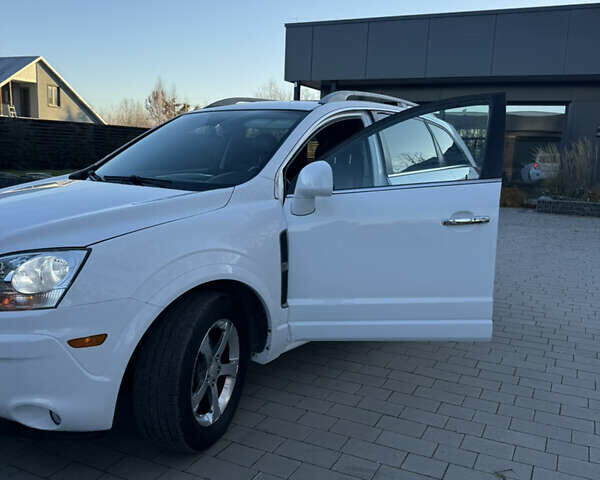 Белый Шевроле Каптива, объемом двигателя 2.38 л и пробегом 173 тыс. км за 9300 $, фото 2 на Automoto.ua