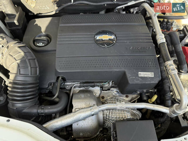 Білий Шевроле Каптіва, об'ємом двигуна 2.2 л та пробігом 200 тис. км за 13604 $, фото 90 на Automoto.ua