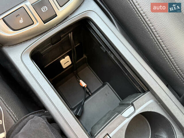 Білий Шевроле Каптіва, об'ємом двигуна 2.2 л та пробігом 200 тис. км за 13604 $, фото 46 на Automoto.ua