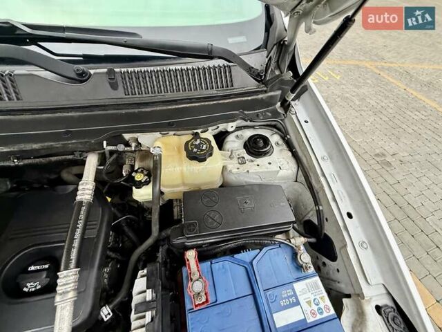 Белый Шевроле Каптива, объемом двигателя 2.4 л и пробегом 220 тыс. км за 7999 $, фото 59 на Automoto.ua