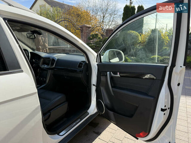 Білий Шевроле Каптіва, об'ємом двигуна 2.2 л та пробігом 200 тис. км за 13604 $, фото 73 на Automoto.ua