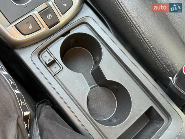 Білий Шевроле Каптіва, об'ємом двигуна 2.2 л та пробігом 200 тис. км за 13604 $, фото 47 на Automoto.ua