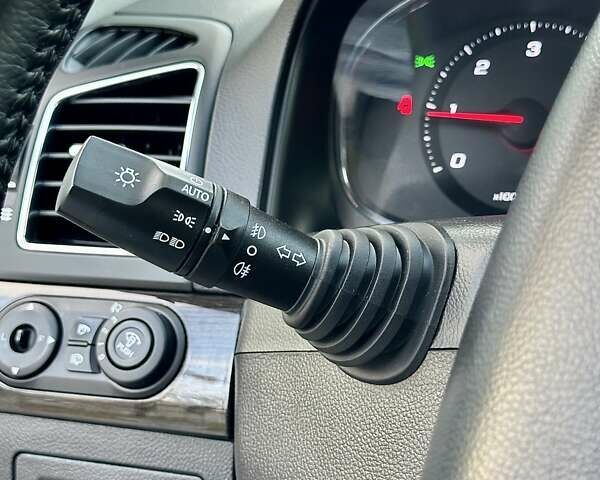 Білий Шевроле Каптіва, об'ємом двигуна 2.23 л та пробігом 158 тис. км за 12900 $, фото 85 на Automoto.ua