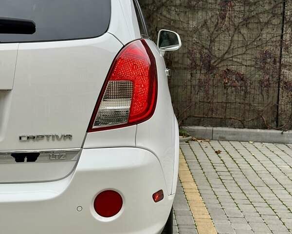 Белый Шевроле Каптива, объемом двигателя 2.4 л и пробегом 220 тыс. км за 7999 $, фото 21 на Automoto.ua