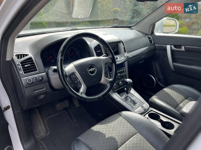 Белый Шевроле Каптива, объемом двигателя 2.2 л и пробегом 177 тыс. км за 12900 $, фото 22 на Automoto.ua