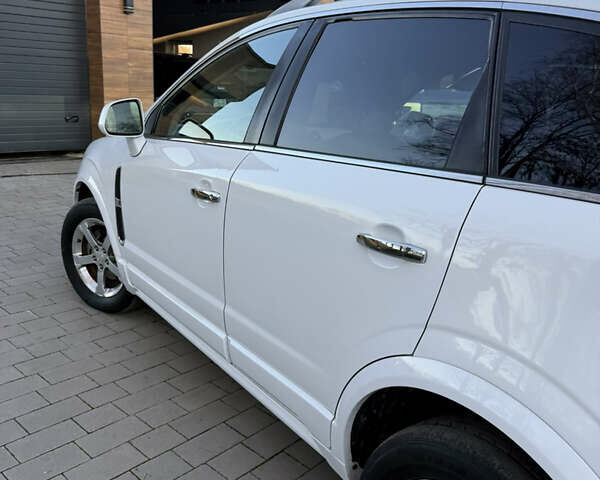 Белый Шевроле Каптива, объемом двигателя 2.38 л и пробегом 173 тыс. км за 9300 $, фото 3 на Automoto.ua